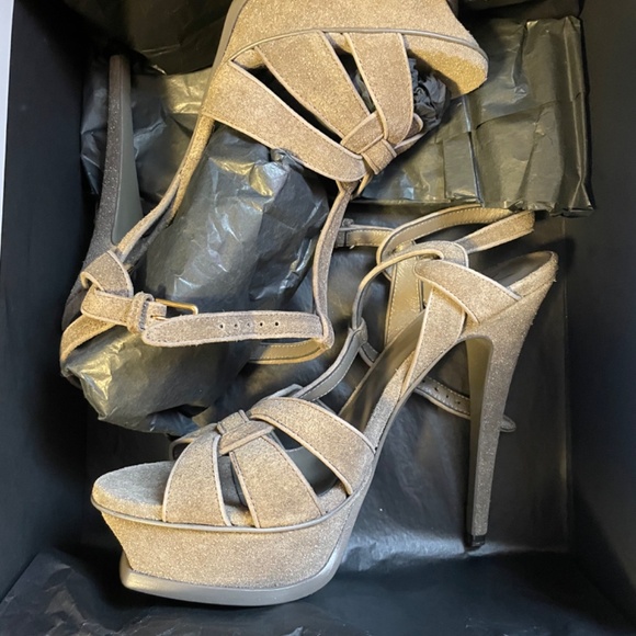 YSL tributes - Picture 4 of 5